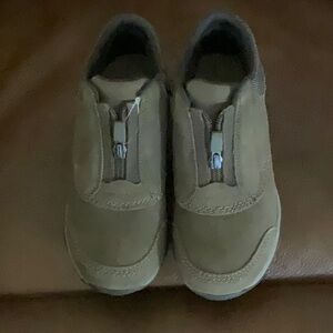 Brown leather Easy Spirit slip on. Size 6 M. Brand new. Never worn.